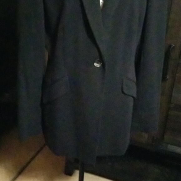 Andrea Behar black blazer with one button closure - Picture 3 of 7